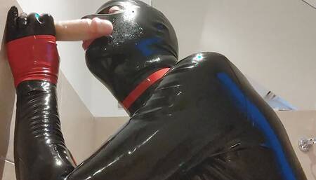 Dildo sucking latex sissy slut, Alice Latexy (latexdesires)