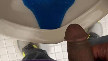 SsecnirpNailati pissing at work.  Wanna watch?
