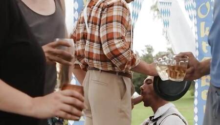 Malik Delgaty Spots King Heart At Oktoberfest And End Up Celebrating It Together In A Back Room - TWINKPOP