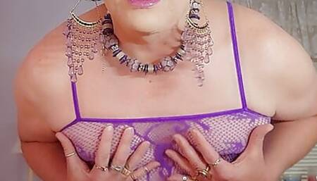 I am a horny frustrated T-Gilf that wants to be kissed and sqeezed!