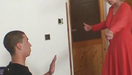 Girl finds hubby fucking her mature blonde mom