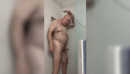 Daddybear takes a shower