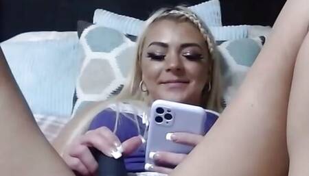 Gorgeous Slut Fucking Her Pussy With Butt Plug