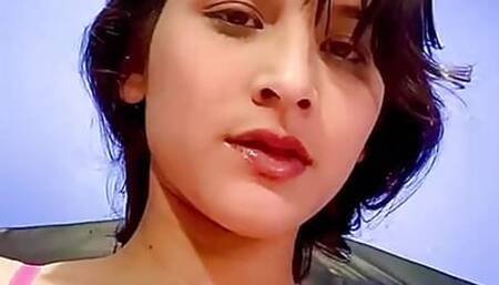 Colombian influencer shows her tits