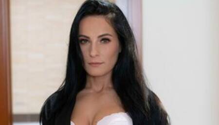 Cute chicks Lexi Dona and Gina Varney are enjoying nasty sex