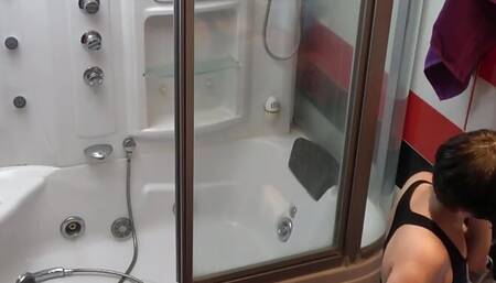 I filmed my hot tattooed girlfriend in the bathroom cleaning up nice