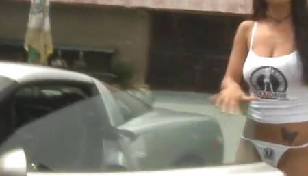 This Car Is a Pussy Magnet