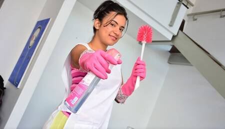 Cowgirl movie with tireless Camila Marin from Operación Limpieza