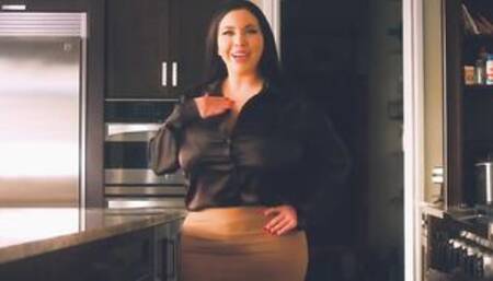 Korina Kova – I Mesmerized My Auntie