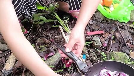 Pinay Cooking Wild Ferns and Sex in the Riverside - Viral Single Mom Outdoor