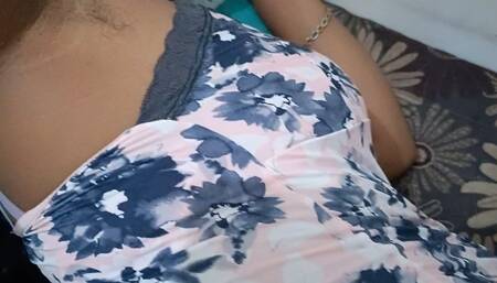 Padosan bhabi ki pyaas bujhayi . Sexy nabour invite to taste her pussy