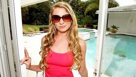 Beautiful chick Jayden Rae gets pleasure from intensive pound