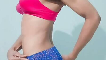 Indian mallu cd sissy showing her slim body