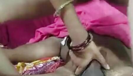 Step sister ko sota hua dhekhar shoutele bhai ne chut me karane laga ugali