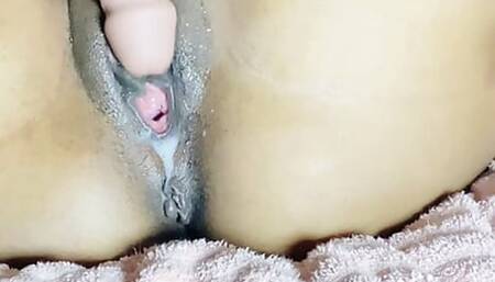 Ebony Tribbing and fucking dildo until she squirts