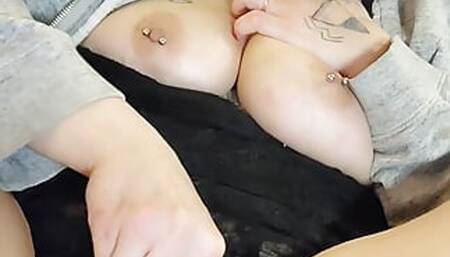 Feels so good when she makes her pussy come all over