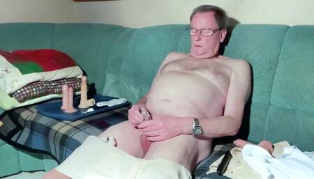 Jerking off in lingerie B5