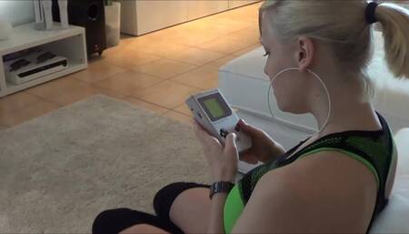 Teeny Teen auf Kaugummiblase gespritzt