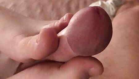 Rubbing on cute feet