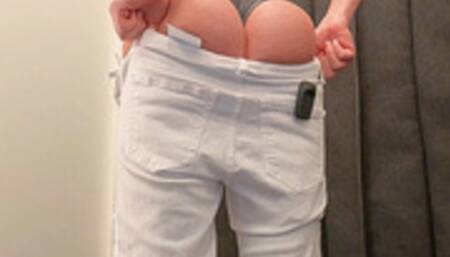 Fit girl try-on haul slim fit jeans, trousers in dressing room