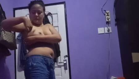 Video Fitri Seksi buka Baju didalam kamar
