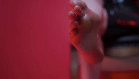 Pleasure in latex and calloused feet (1080p)