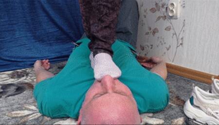 Angry girl roughly massages guy's head with her feet, vf2661x 1080p