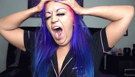 BRITTENI YAWNING (4K)