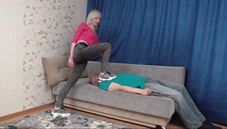 Beautiful cutie presses lad`s face with her butt cheeks, vf2471x 1080p