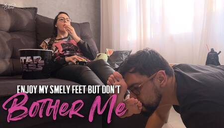 Geek girl Nara ignores the class foot freak nerd while gaming (720 EN-sub)