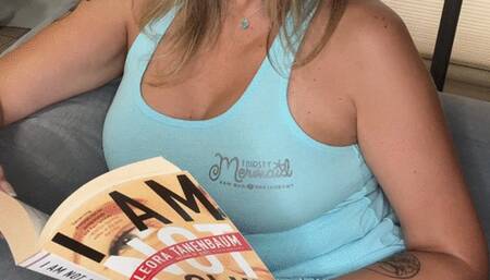 Elle Lyon is Your Sexy MILF Neighbor Who Wants You To Cum For Her