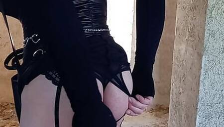 Anal and cumming with a real big dildo while visiting a historical site during tourist hours part 3