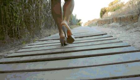 Walking in mules shoes on the beach AVI(1920x1080)FHD