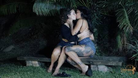 Intense kisses with a brunette in the garden! (FULL VIDEO)