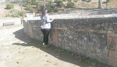 AMAZING HOT CURVY GIRL FLASHING AND BLOWJOB OUTDOORS