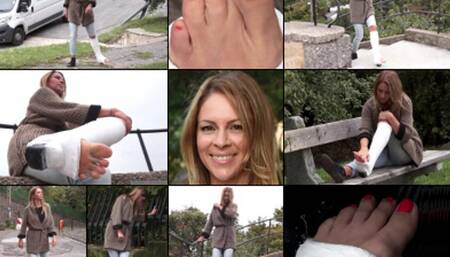 Lucia Term SLWC Gimping and Driving with Her Casted Foot (in HD 1920X1080)