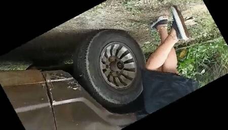 Diana Senior Pedal Pumping fight with the old wagoneer with double camera