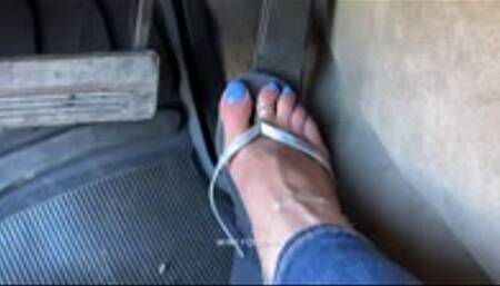 2005 Cadillac Deville Car Shopping & Revving