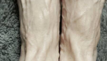Exquisite Foot Model: Displaying Veins and Toes with Utmost Elegance