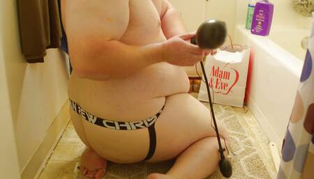 Chubby Gay Stretches his Hole with Inflatable Plug