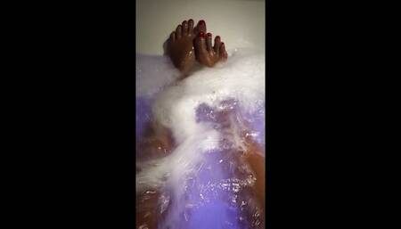CHLOE SOLES - FOOT FETISH SLAVE WORSHIP SEXY FEET BATH TIME WITH MISTRESS