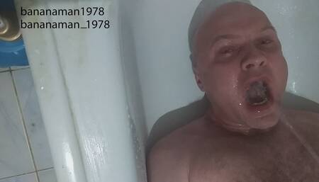 BANANAMAN1978 pissed in his own mouth