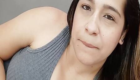 Latina with big tits masturbates her shaved pussy very well - Porn in Spanish