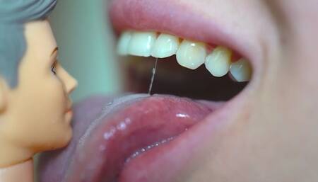 Gentle Giantess Big Kiss