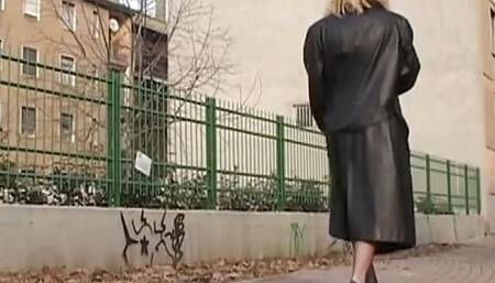 Blonde mature chick in stockings get good fuck in room from hot cock