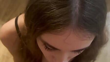 Acquaintance with an 18 year old in the mall and close-up blowjob at home