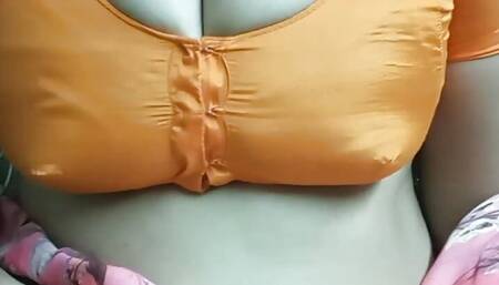 Sexy Indian Housewife Fucks In Saree