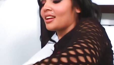 Sizzling Bubble Butt Girl Anell Fucks Hard
