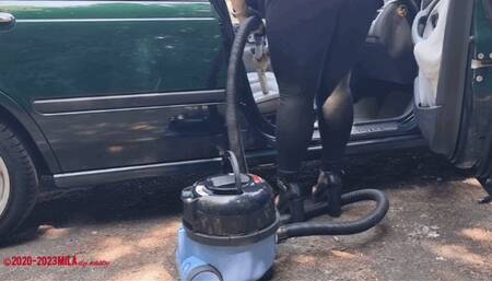 Mila - Smashed car window (View 01)