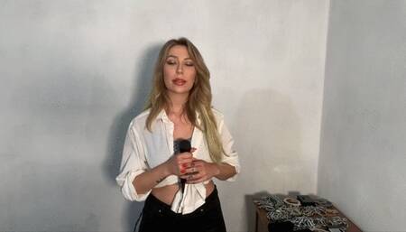 The reporter in jail transfering